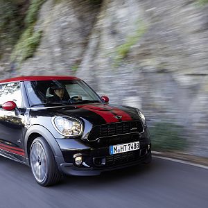 2013_MINI_John_Cooper_Works_Paceman_092