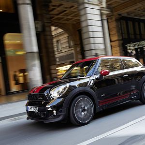 2013_MINI_John_Cooper_Works_Paceman_107