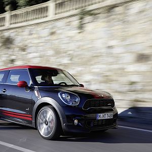 2013_MINI_John_Cooper_Works_Paceman_132