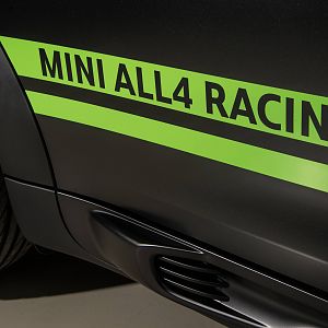 2013_MINI_John_Cooper_Works_Countryman_ALL4_Dakar_Special_Edition_005