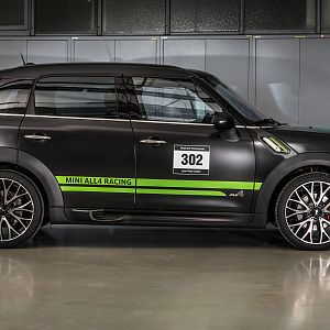 2013_MINI_John_Cooper_Works_Countryman_ALL4_Dakar_Special_Edition_017