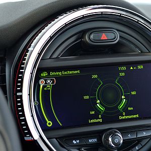 2015_MINI_John_Cooper_Works_015