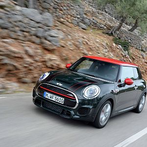 2015_MINI_John_Cooper_Works_026