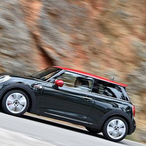2015_MINI_John_Cooper_Works_048