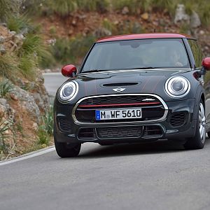 2015_MINI_John_Cooper_Works_049