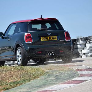 2015_MINI_John_Cooper_Works_057