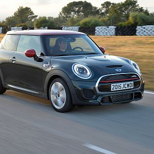 2015_MINI_John_Cooper_Works_075