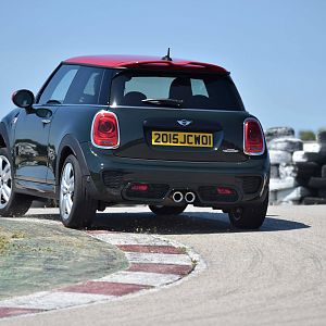 2015_MINI_John_Cooper_Works_095