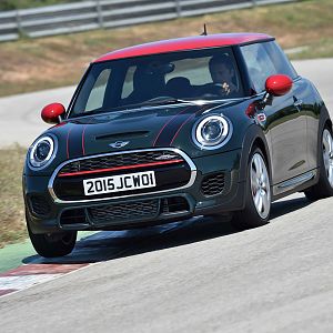 2015_MINI_John_Cooper_Works_105