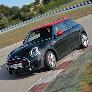 2015_MINI_John_Cooper_Works_109