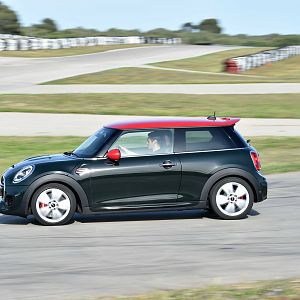 2015_MINI_John_Cooper_Works_154