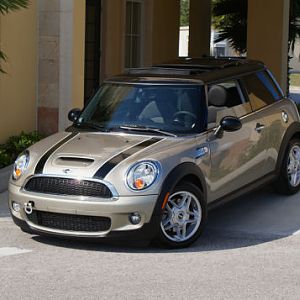 Small and quick...  like a mongoose!