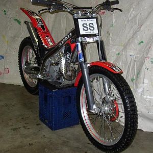 2 wheeled "foot-up" toy