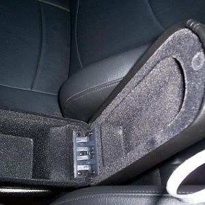 Opening of center console installed in my 02 MCS