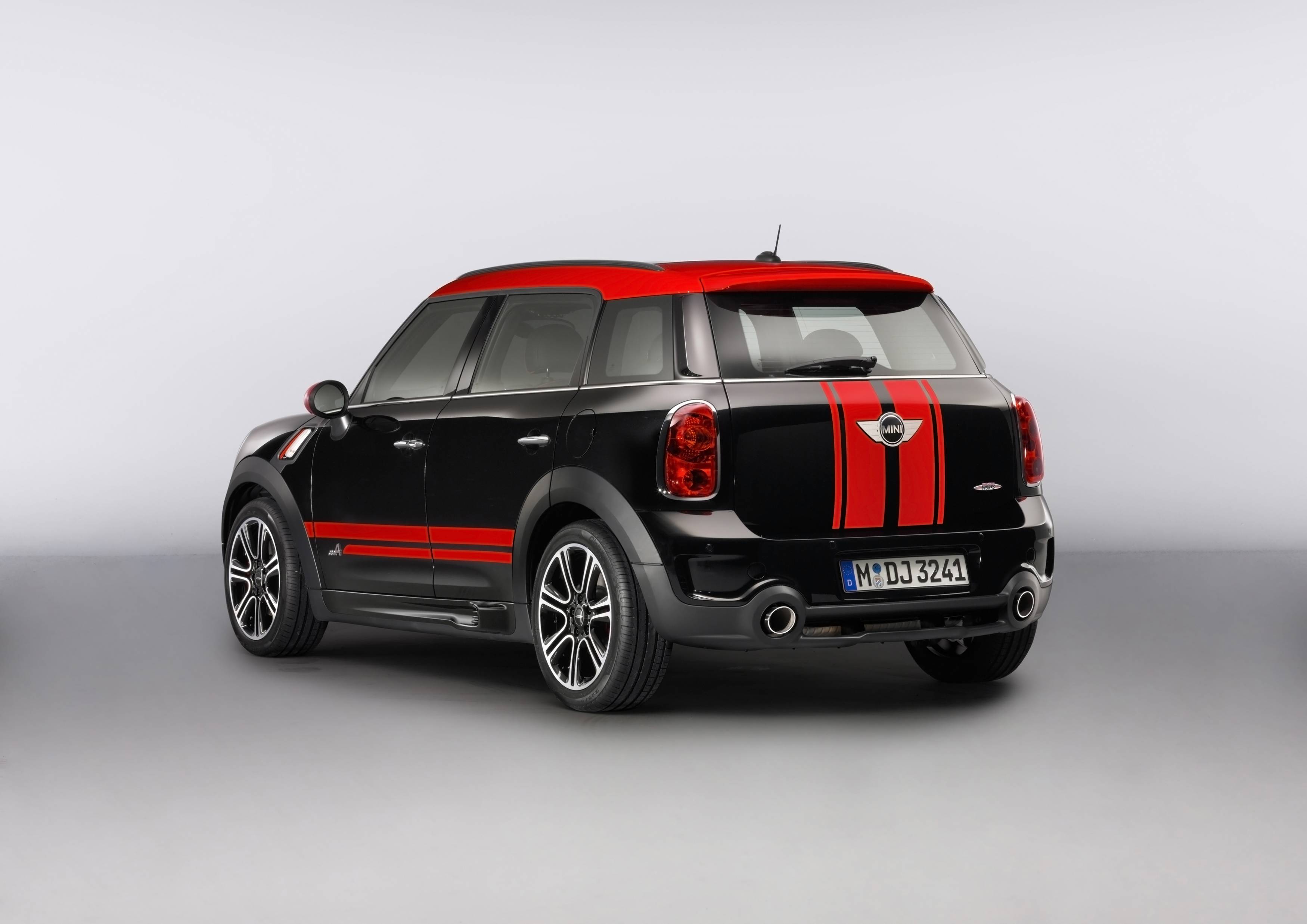 2013-MINI-JCW-Countryman-019