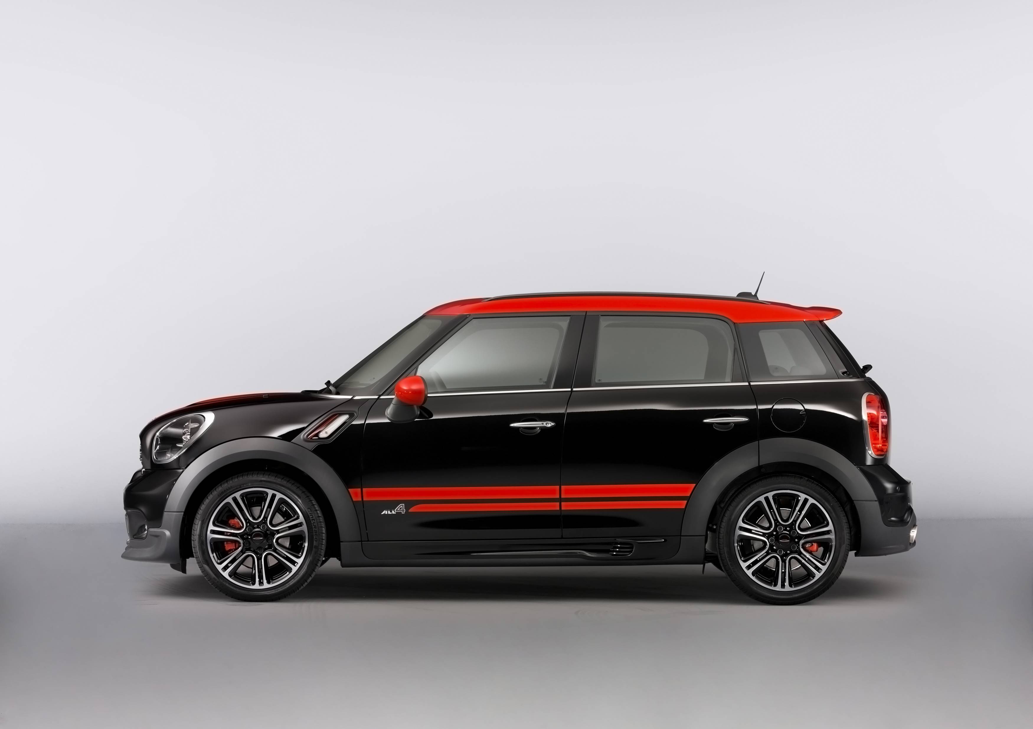 2013-MINI-JCW-Countryman-020
