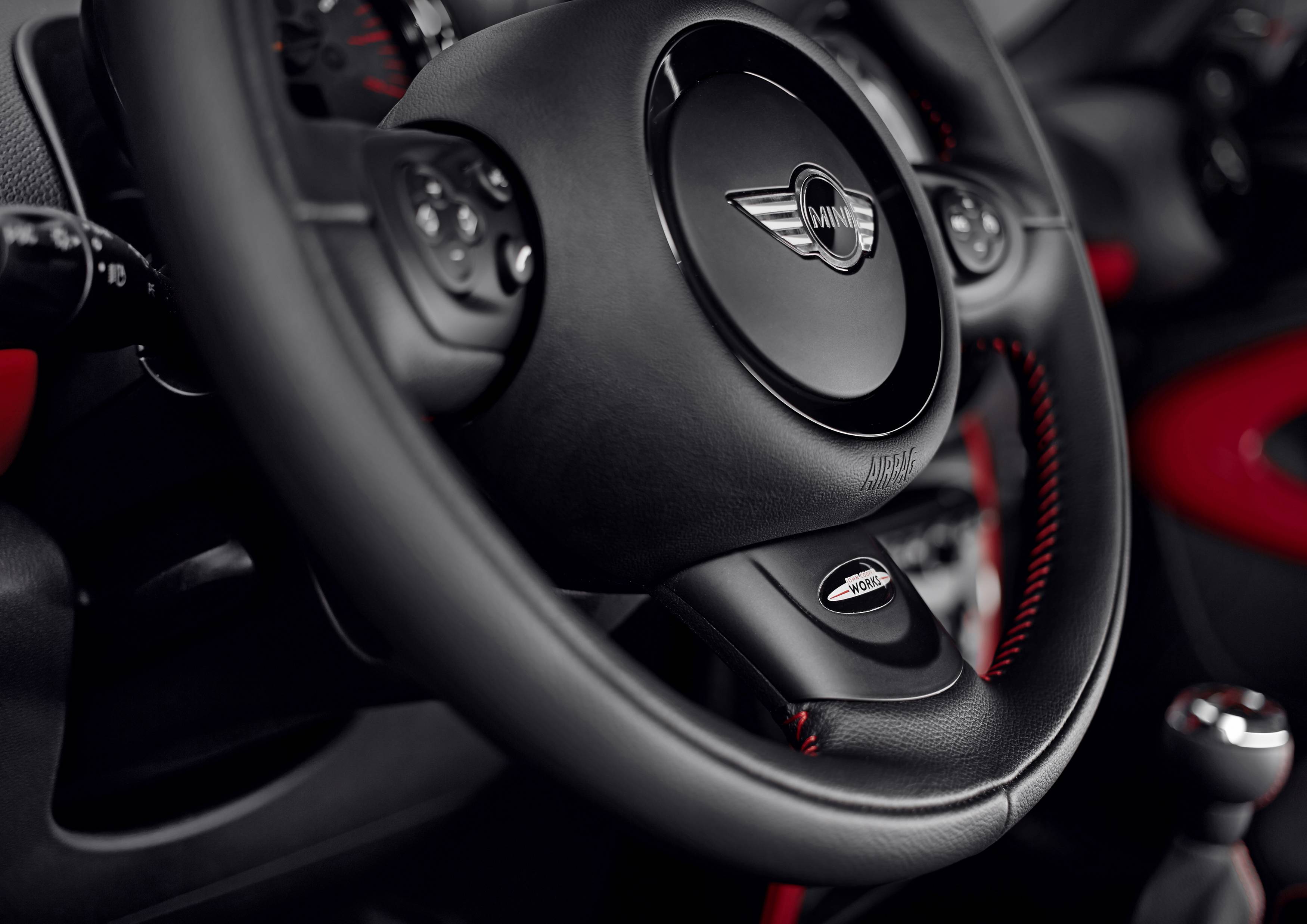 2013-MINI-Paceman-John-Cooper-Works-JCW_022