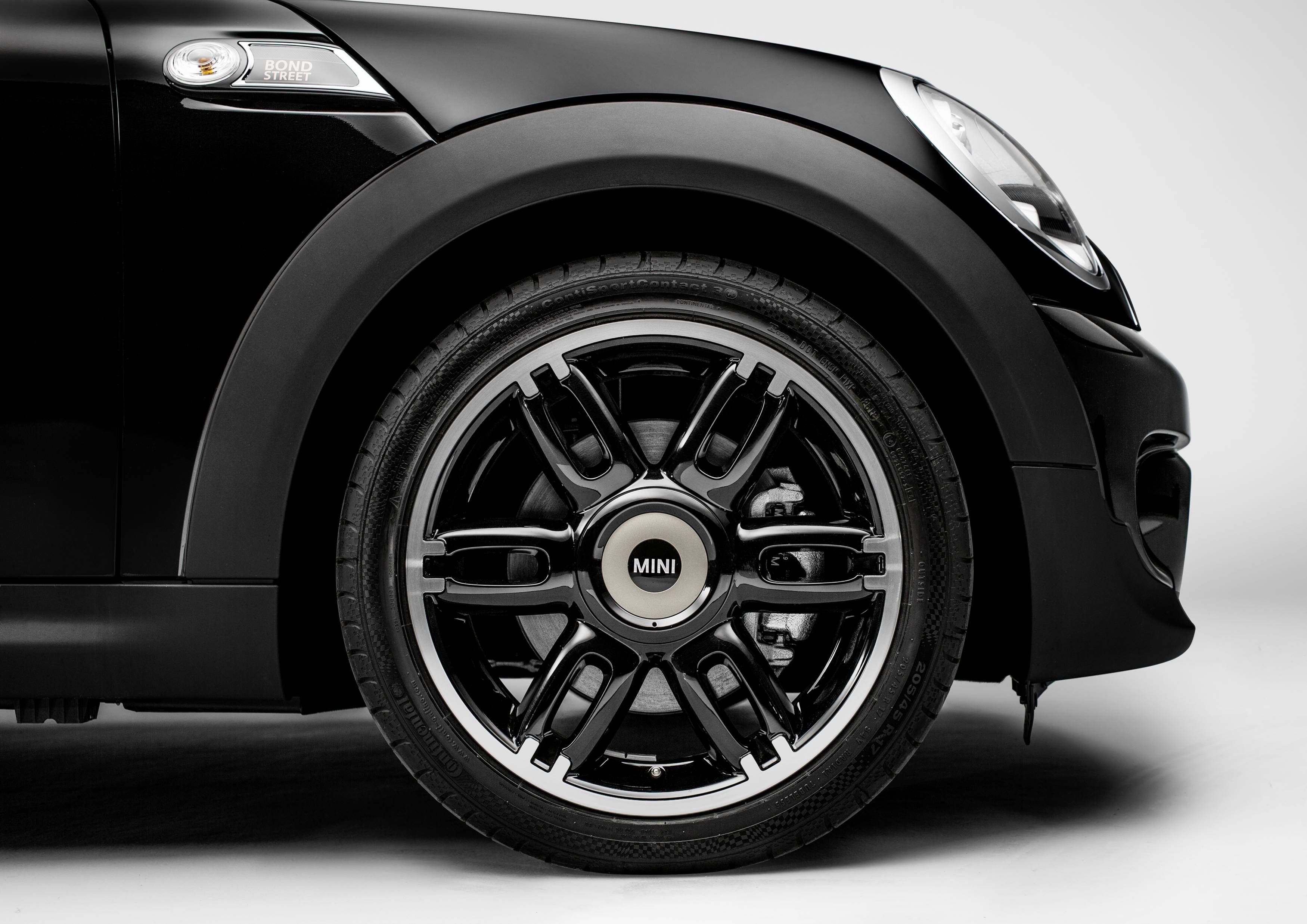 2013_MINI_Clubman_Bond_St_015