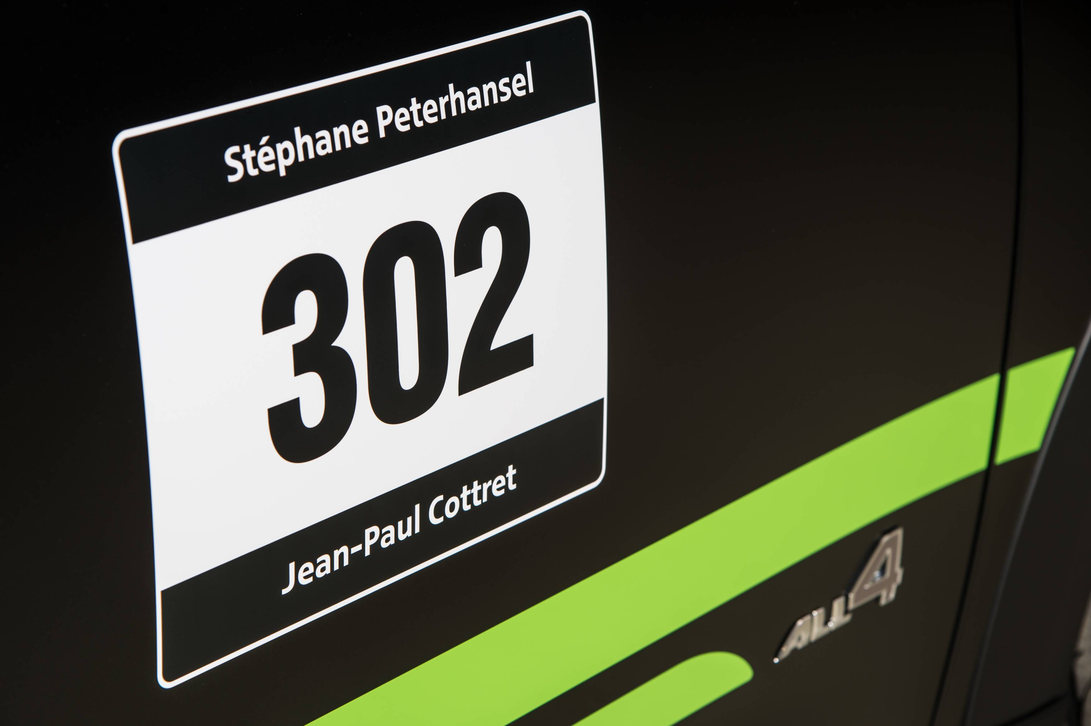 2013_MINI_John_Cooper_Works_Countryman_ALL4_Dakar_Special_Edition_022