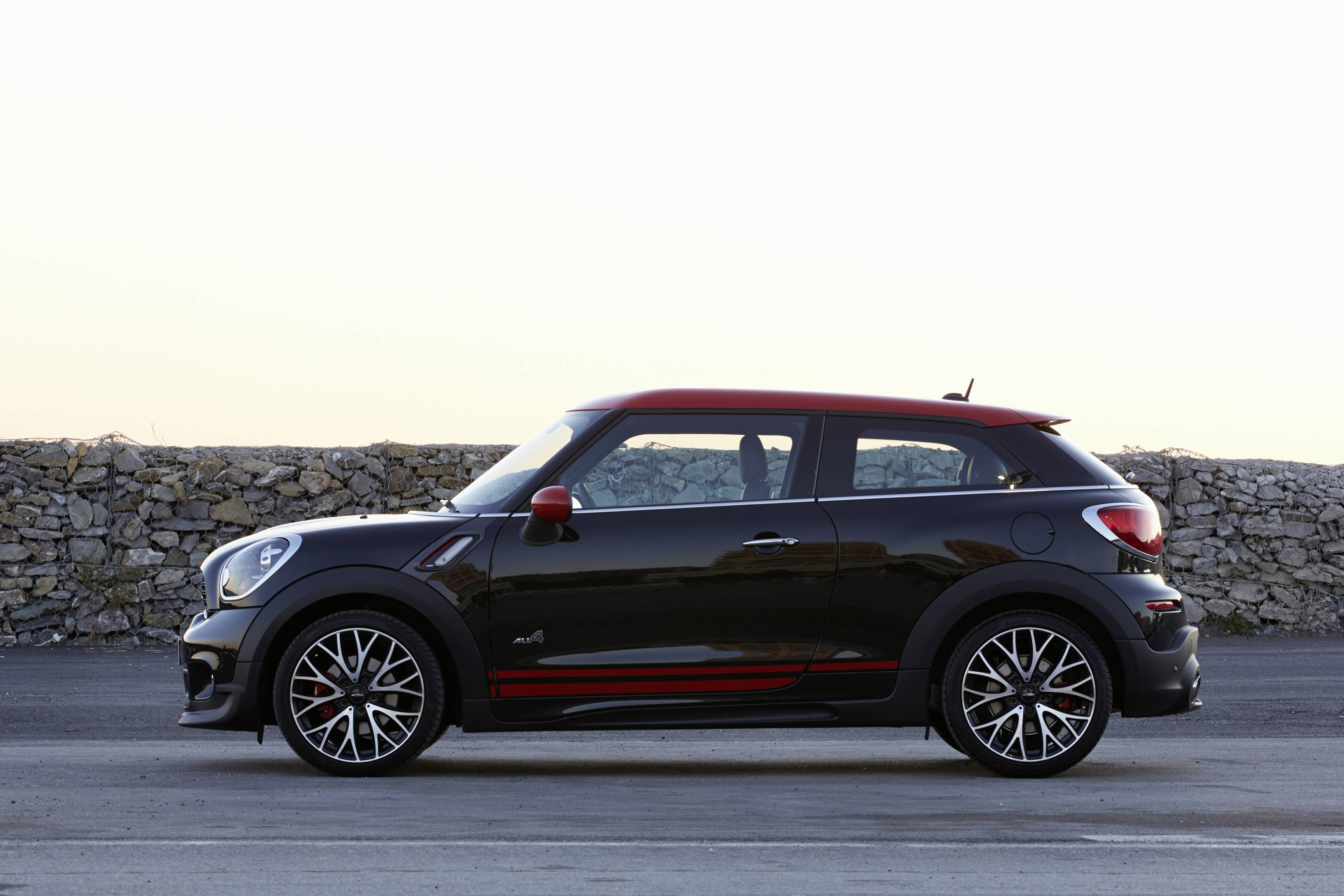 2013_MINI_John_Cooper_Works_Paceman_089
