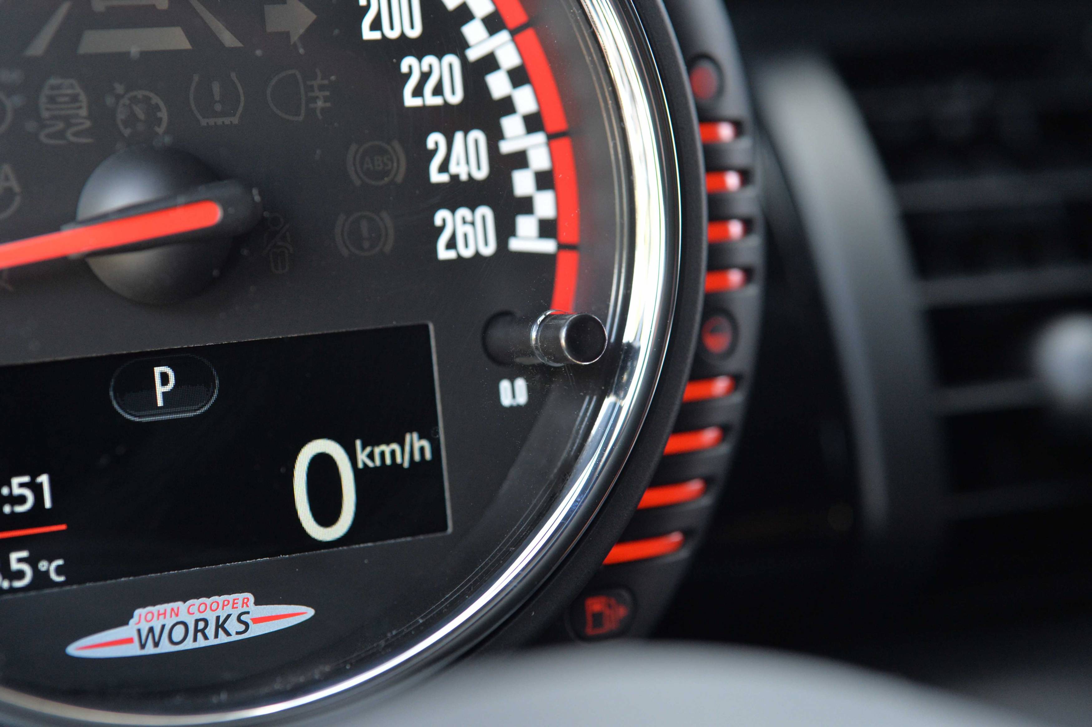 2015_MINI_John_Cooper_Works_091