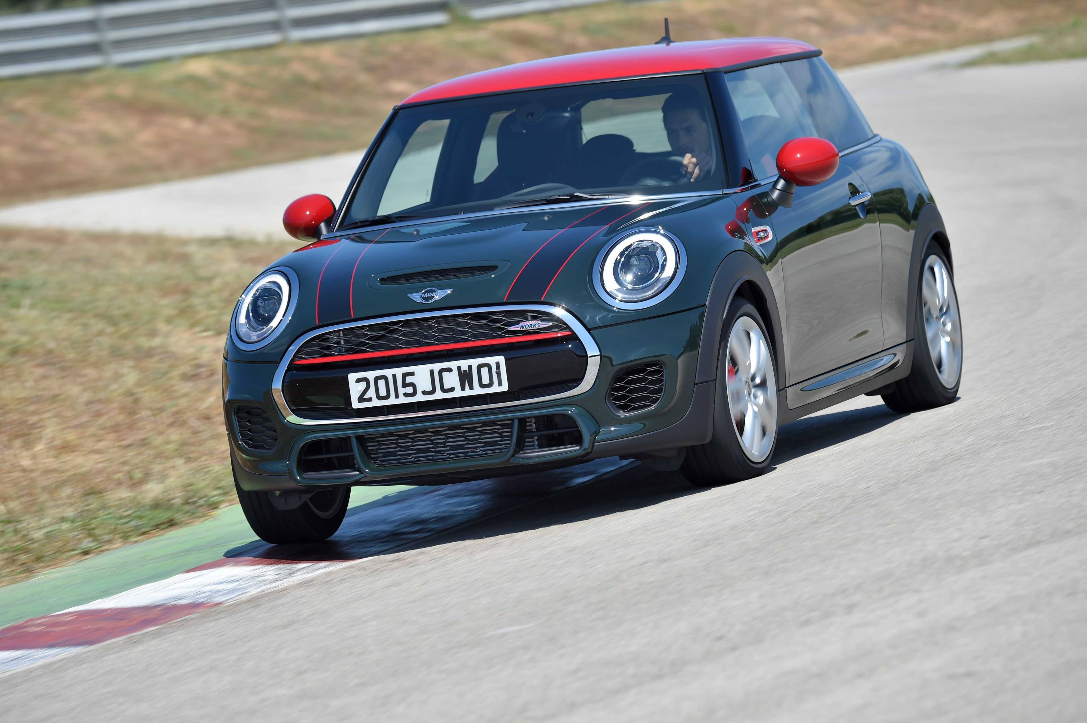 2015_MINI_John_Cooper_Works_104