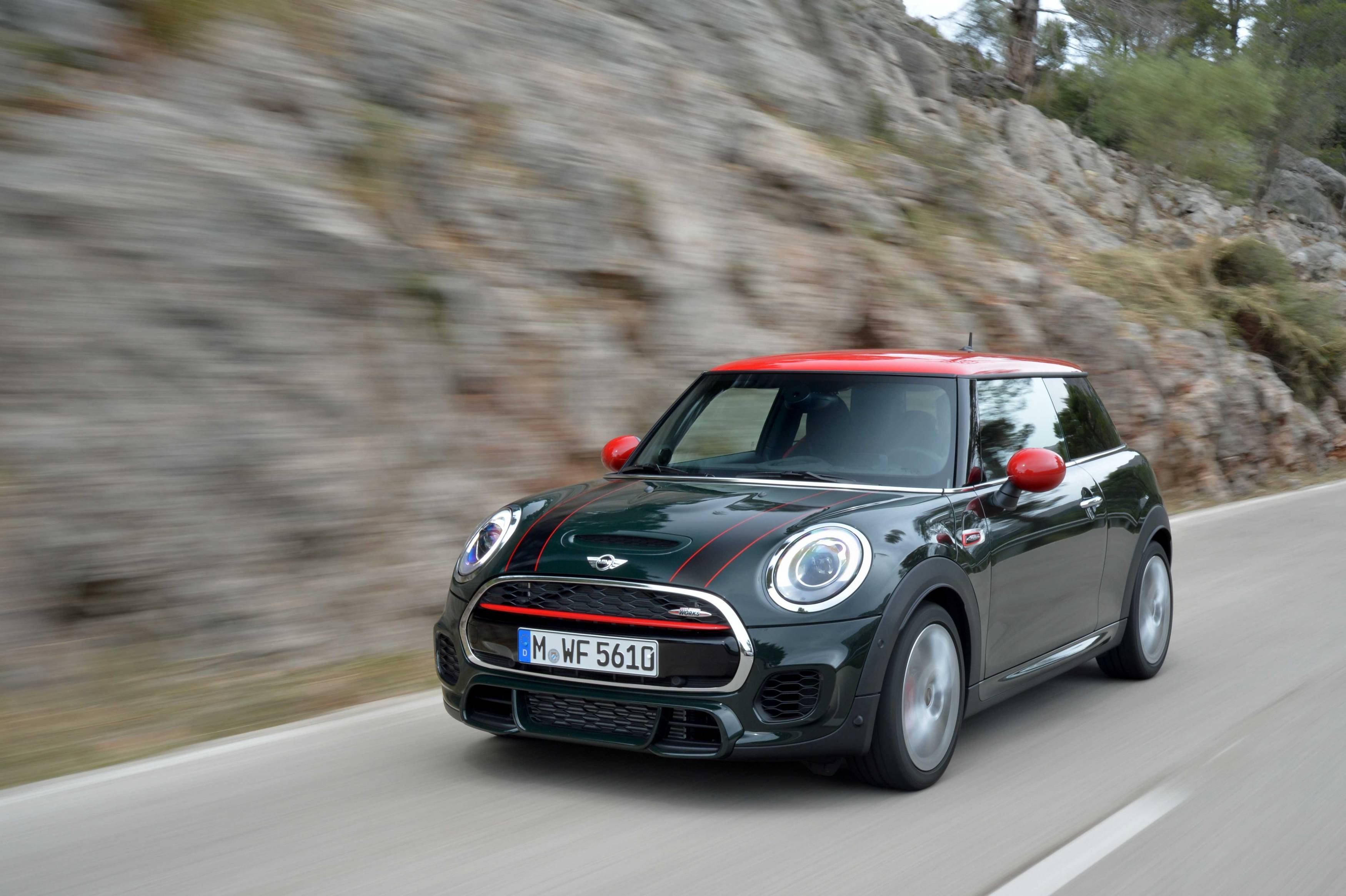 2015_MINI_John_Cooper_Works_108