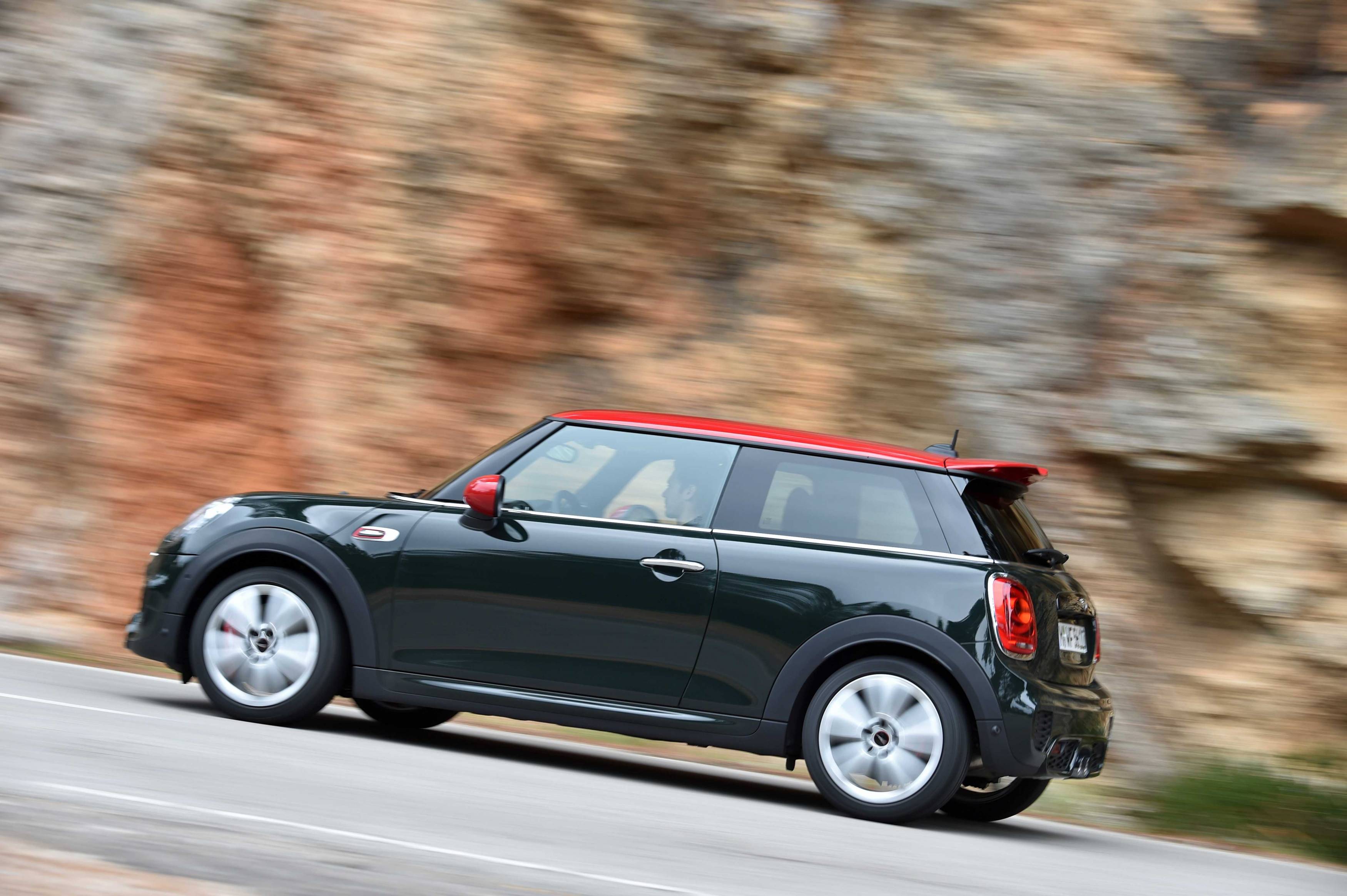 2015_MINI_John_Cooper_Works_122