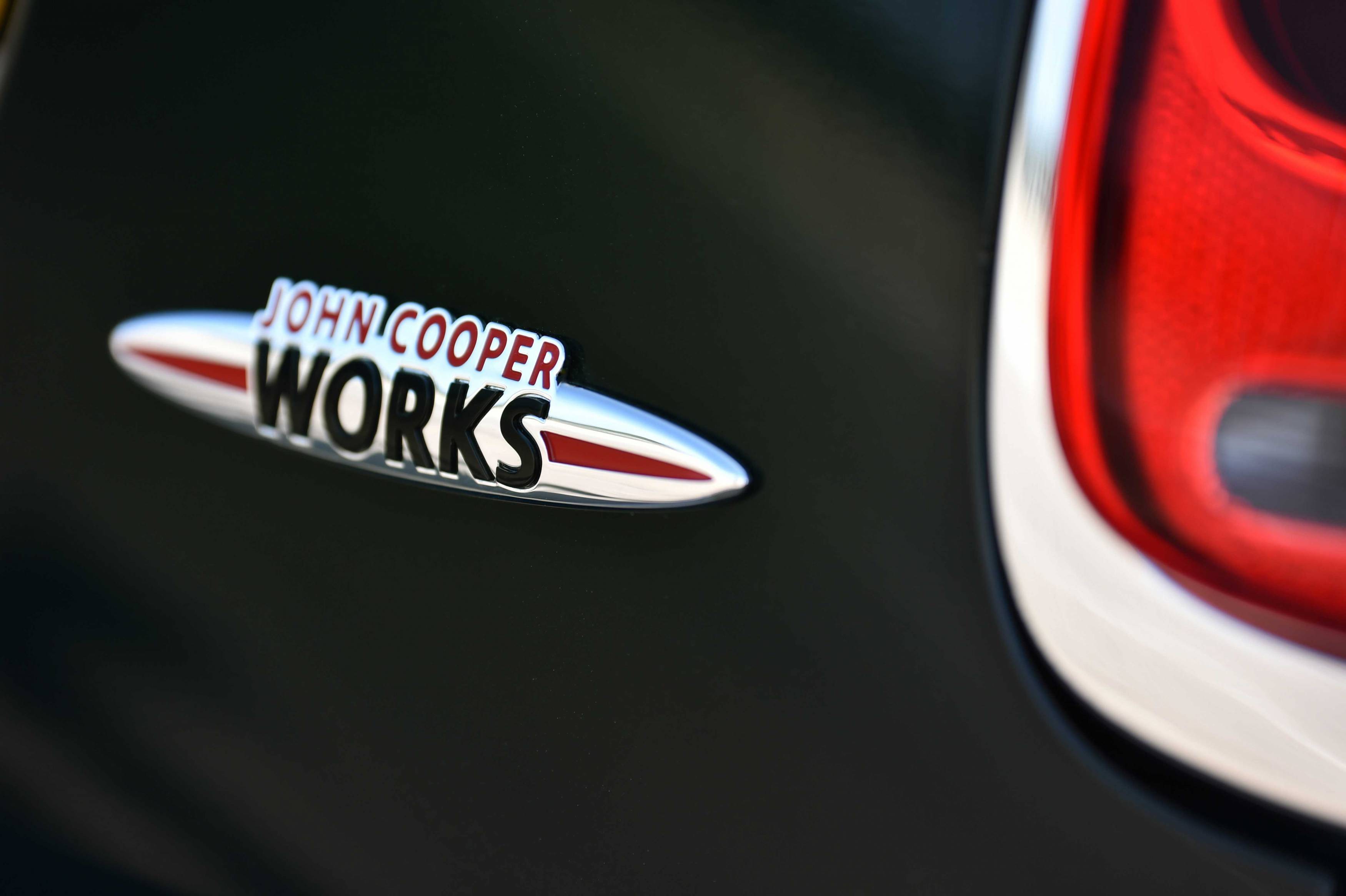 2015_MINI_John_Cooper_Works_183