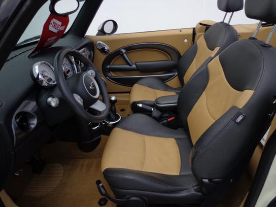 Black and tan interior.