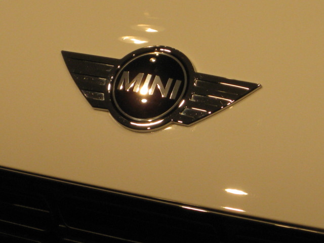 Countryman bonnet badge